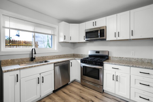 Photo - 5201 Banks Pl NE