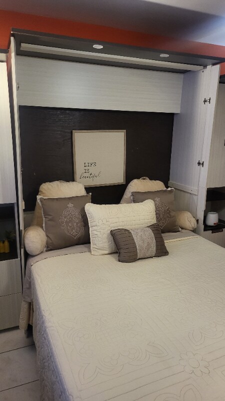 Photo - 913 Riviera St