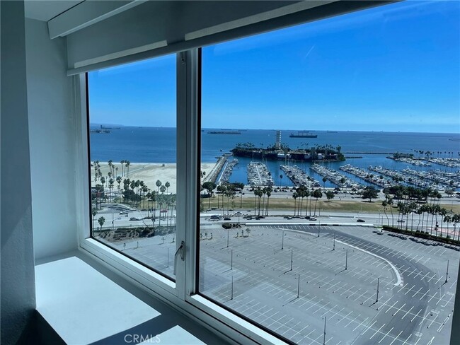 Building Photo - 525 E Seaside Way Unit 2006