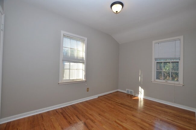 Photo - Cute Merle Hay Home!