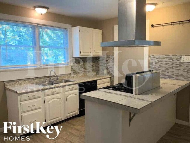 Photo - 600 Larkin Ave