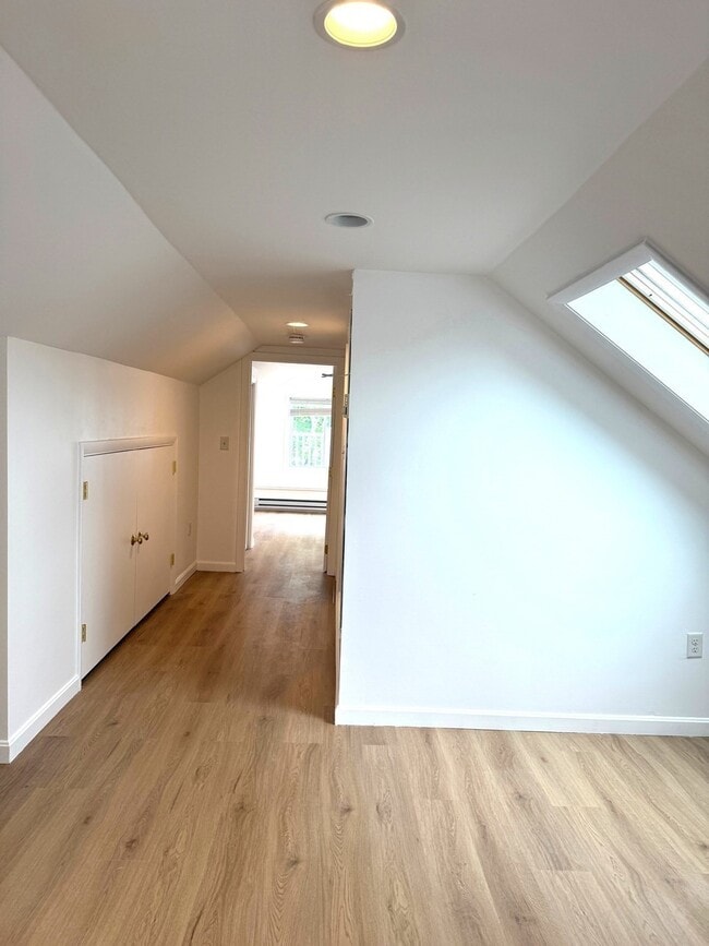 Building Photo - 23 Rendall Pl Unit 2