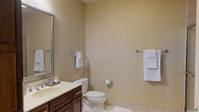 Studio, Unit 211, Bathroom
