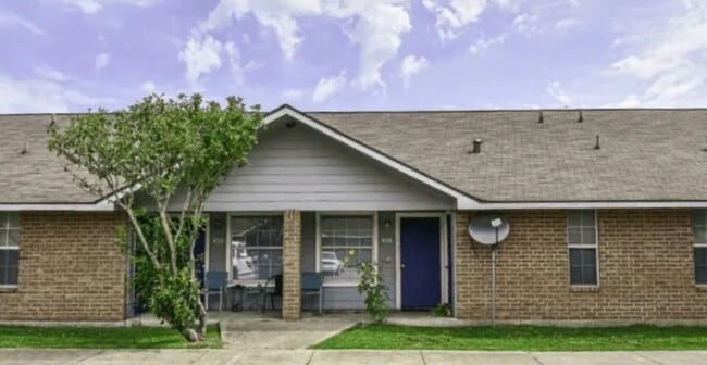 Photo - 100 Justin Wy Apartamento