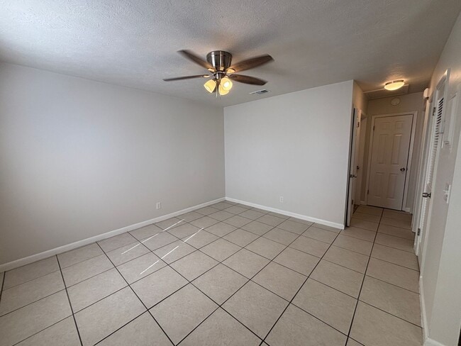 Photo - 1100 Frankford Ave Unit B