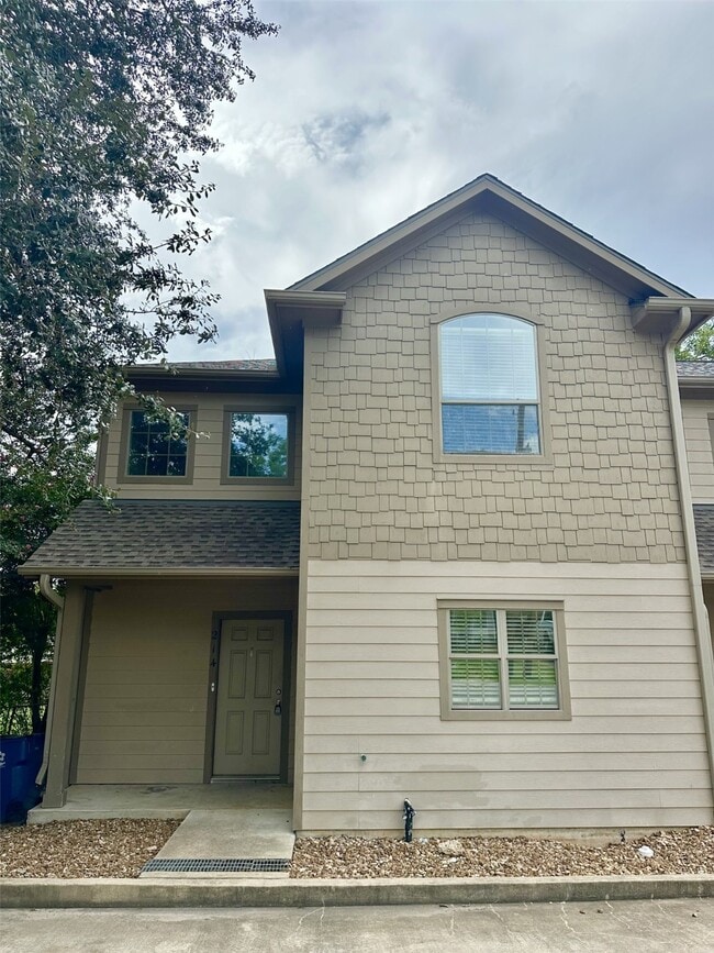 Building Photo - 214 S Tesch St Rental