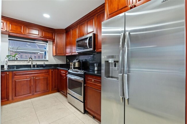 Building Photo - 6523 NW 170th Ln