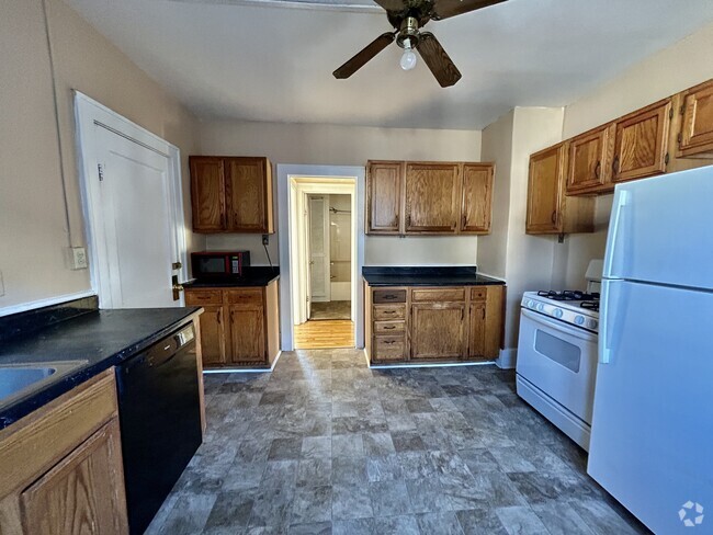 Building Photo - 109 Hawthorne Ave Unit 1st Floor Rental