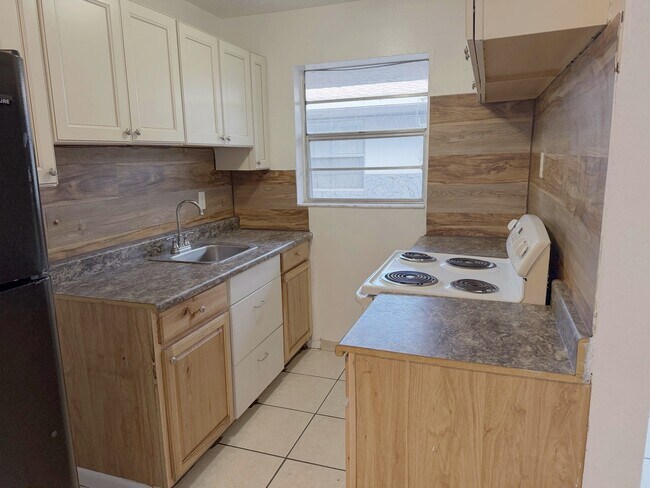 Photo - 6151 Eaton St Unidad 13