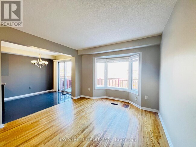 Photo - 63 Royal Chapin Crescent