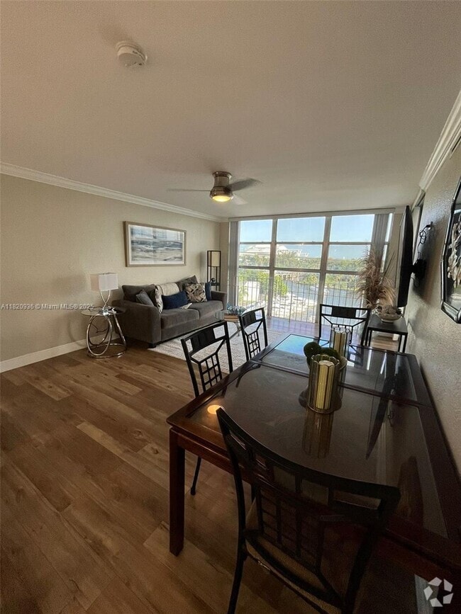 Building Photo - 1700 NW N River Dr Unit 703 Rental