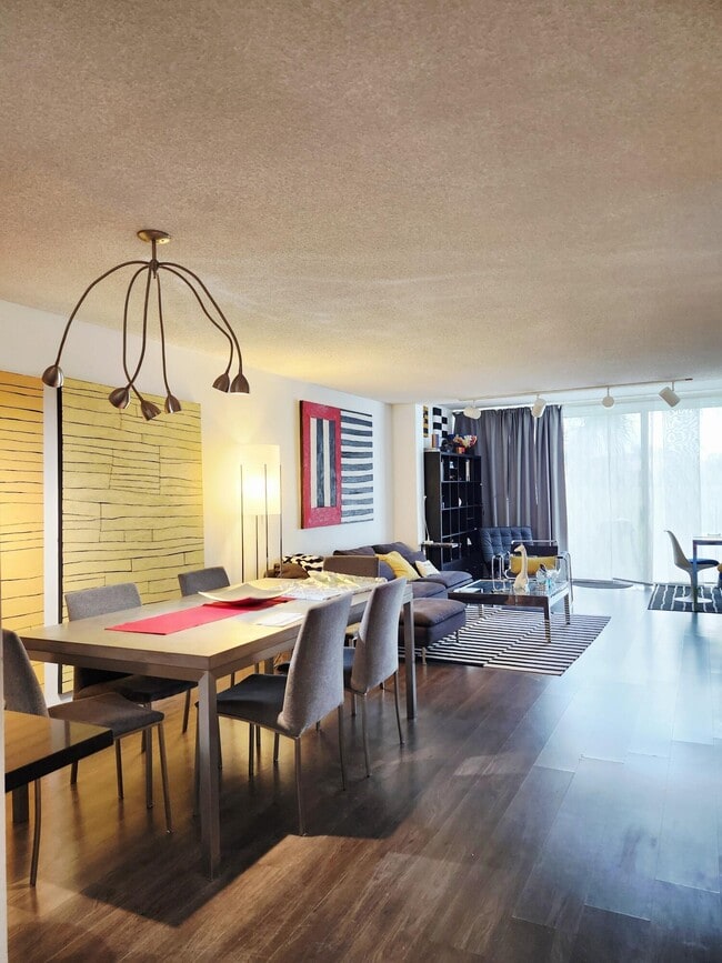 Building Photo - 4471 Luxemburg Ct Unit 101