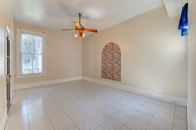 Photo - 1619 Ursuline St