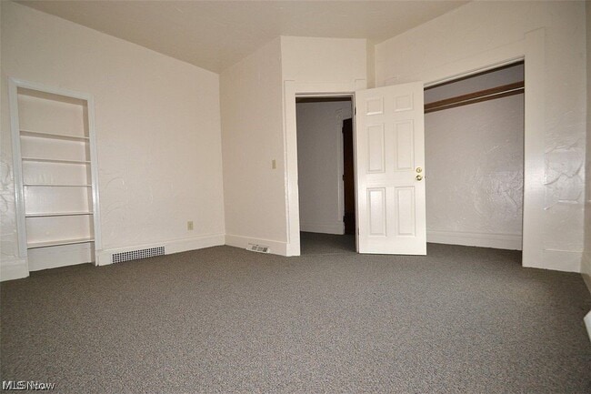 Photo - 450 Allyn St