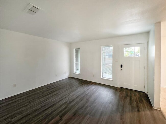 Photo - 2017 Greenbrook Pkwy