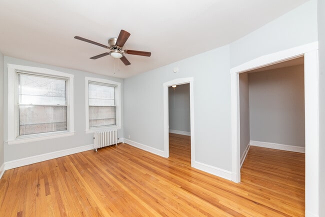 Building Photo - 4008 N Wolcott Ave Unit 3S