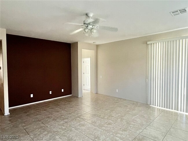 Photo - 2747 Lochleven Way