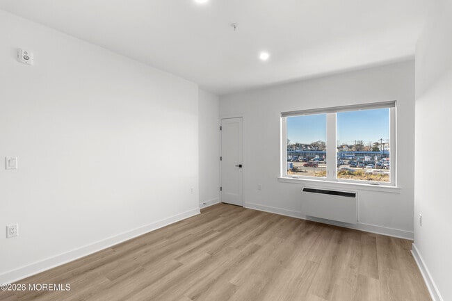 Photo - 180 Morris Ave Unit 304