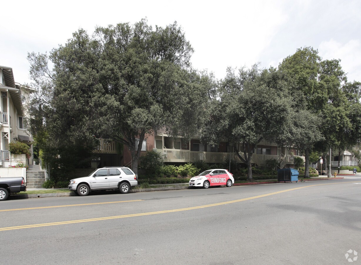 Photo - Camelot Apartments