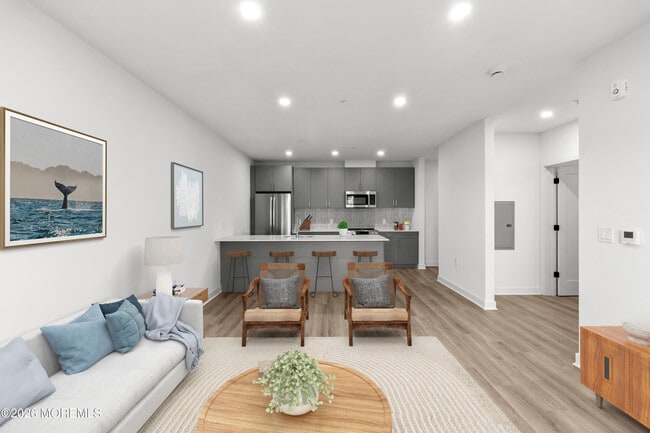 Building Photo - 180 Morris Ave Unit 403