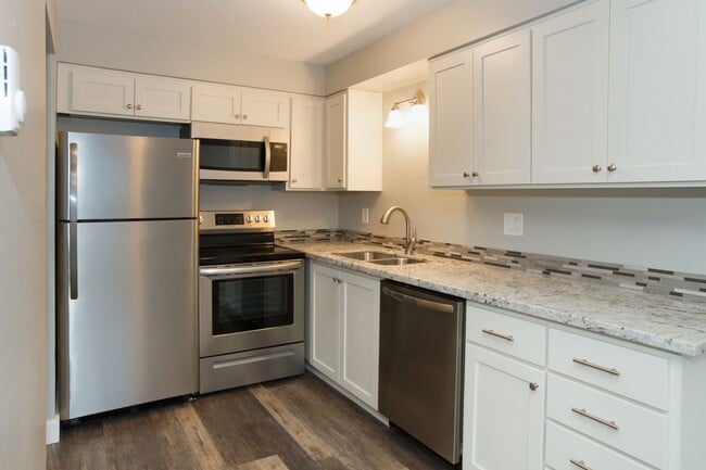 Building Photo - 2600 NE Lombard St Unit 2602