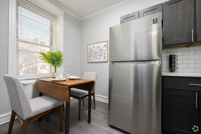 1BR, 1BA - 550SF - Grand Court Apartments