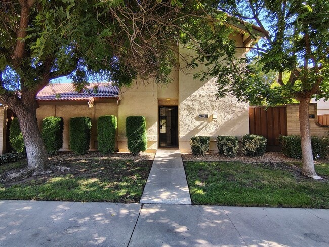 Building Photo - 939 Claremont Ct