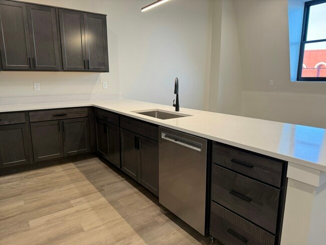 Photo - 106 E Erie St Unit 3C