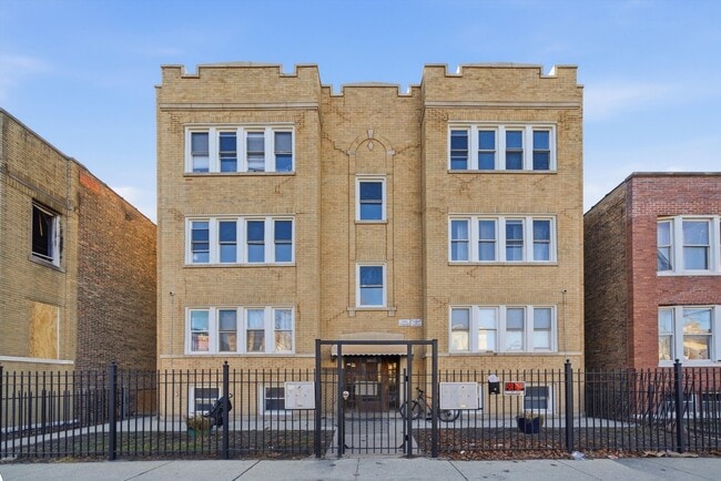 Building Photo - 1140 N Lawndale Ave Unit 1