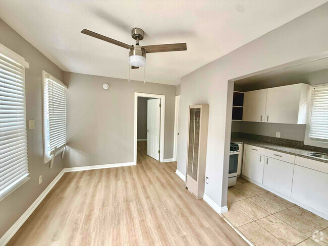 Building Photo - 532 W 77th St Unit 1/2 Rental