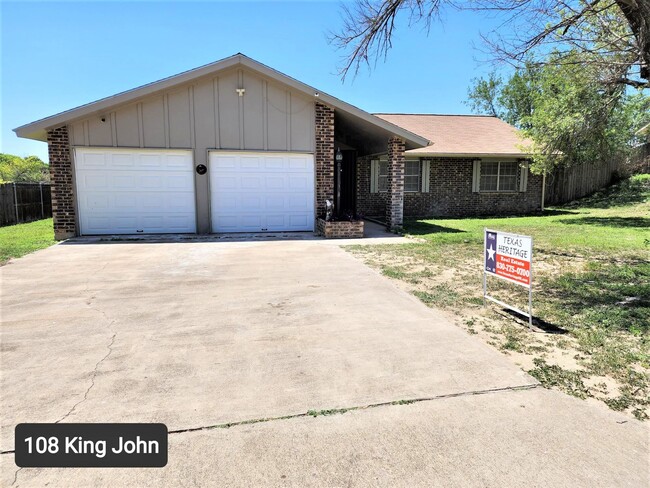 Photo - 108 King Johns Pl Casa