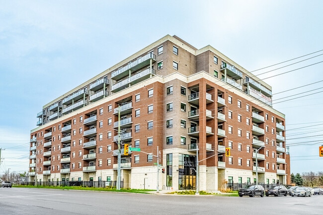 Building Photo - 611 Davenport