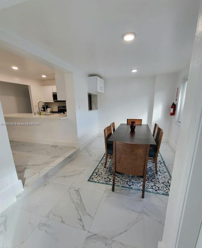 Photo - 900 SW 31st St