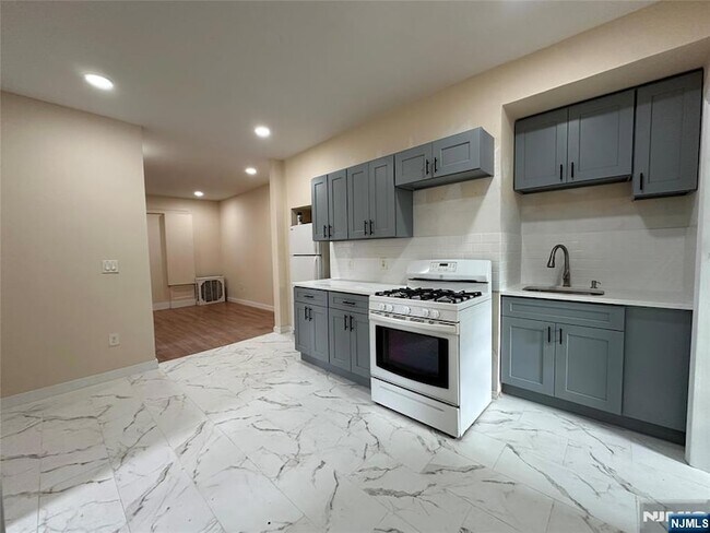 Building Photo - 85 Clifton Ave Unit 3