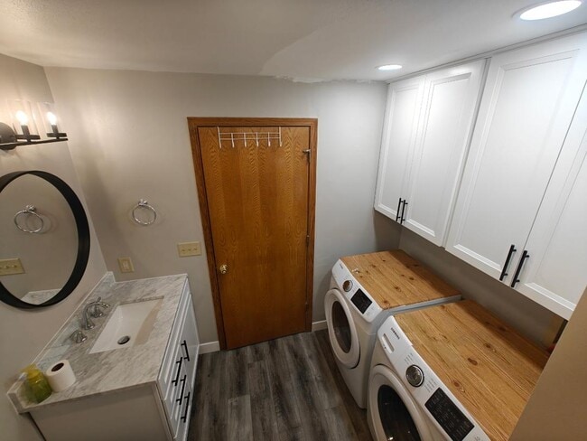 Building Photo - 1702 Hulke Dr Rental