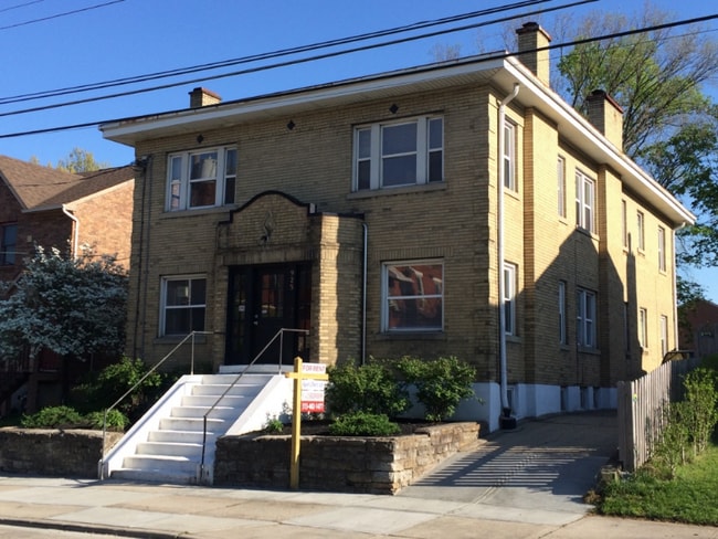 Photo - 925 Nassau St