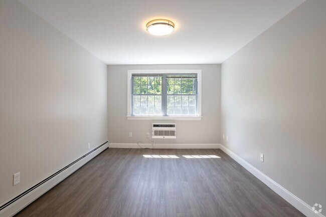 1-A 1BR, 1BA 570sf
