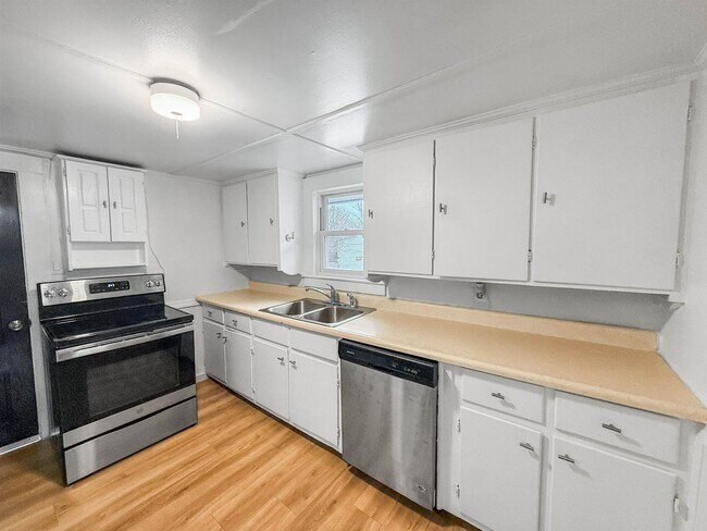230 King St Unit B