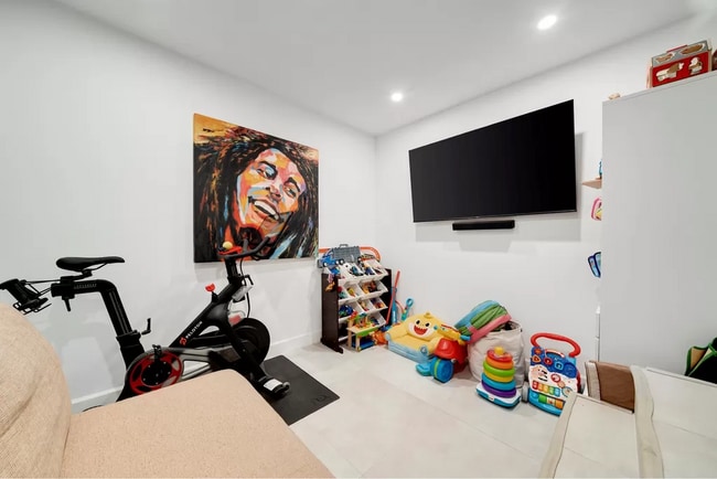 Photo - 970 NW 10th Ave