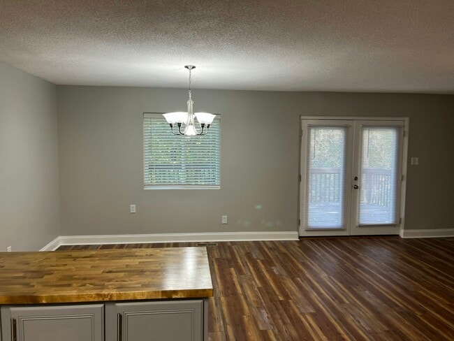 Photo - 2205 Ridgecrest Dr