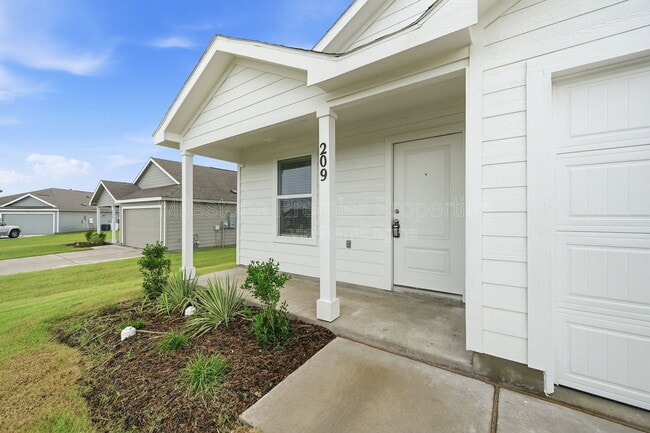 Photo - 209 Cattail Ln