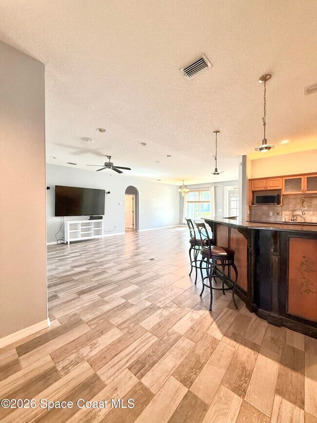 Photo - 2542 Woodfield Cir