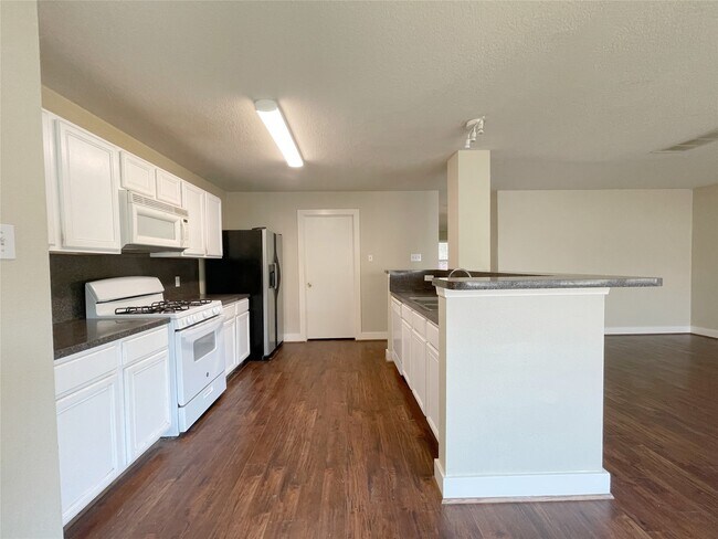 Photo - 20806 Settlers Lake Cir N