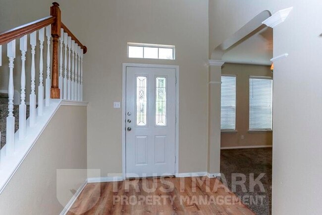 Photo - 212 Crowfoot Dr