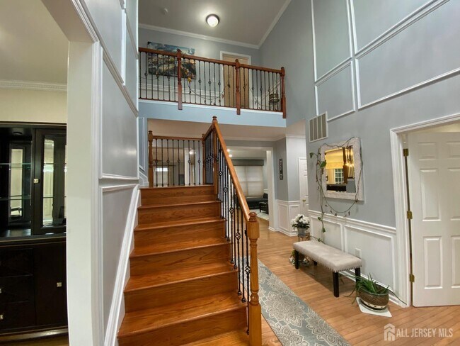 Photo - 2 Hampshire Pl