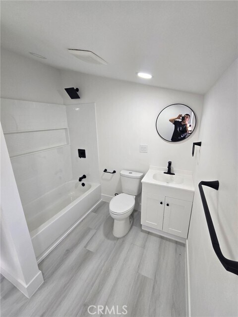 Photo - 1279 Vine St W