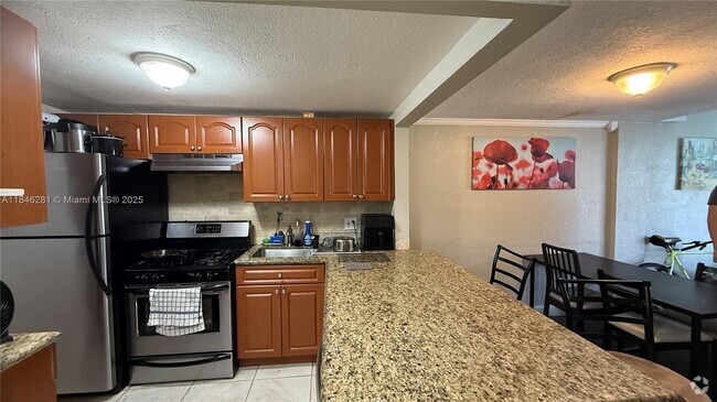 Building Photo - 6703 N Kendall Dr Unit 409 Rental