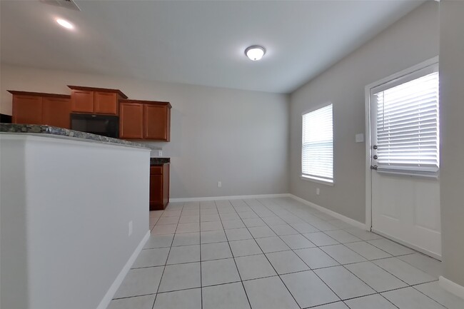 Photo - 916 American Monarch Dr