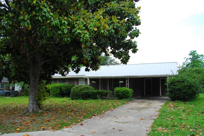 Building Photo - 722 Carter Dr