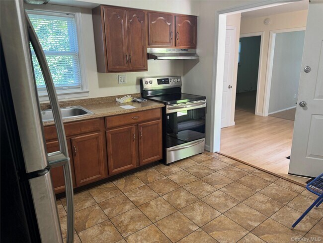 Photo - 25 Robinson Ave